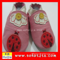 Hangzhou factory product colorful shape soft flat cow leather embroidered toddler girl christmas shoes